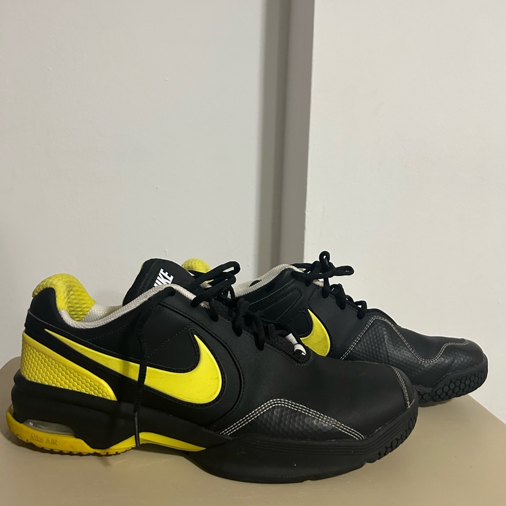 Nike Men's Athletic Shoes in Black and Yellow